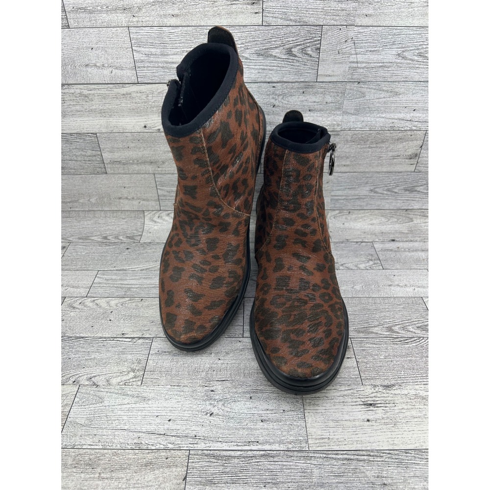 Bzees Tease Leopard Cheetah Print Ankle Boots Side Zip Women's Size 9M